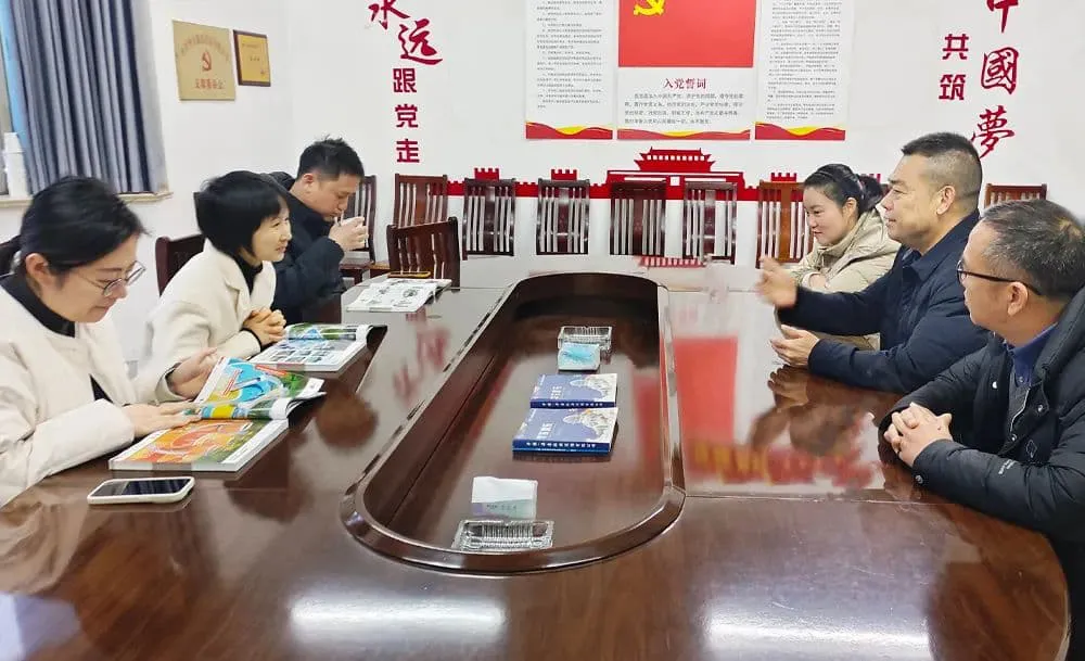 Shen Yanping, deputy county magistrate of Yongjia County, and his party visited HUADONG Amusement to inspect and guide the work
